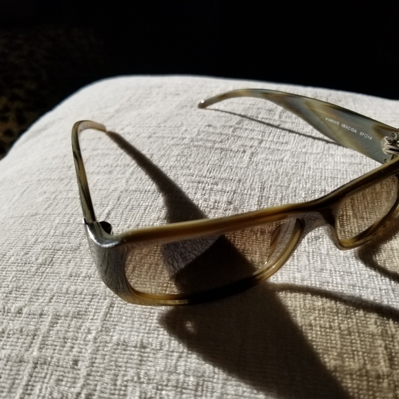 Burberry,  beautiful sunglasses - Picture 8 of 9